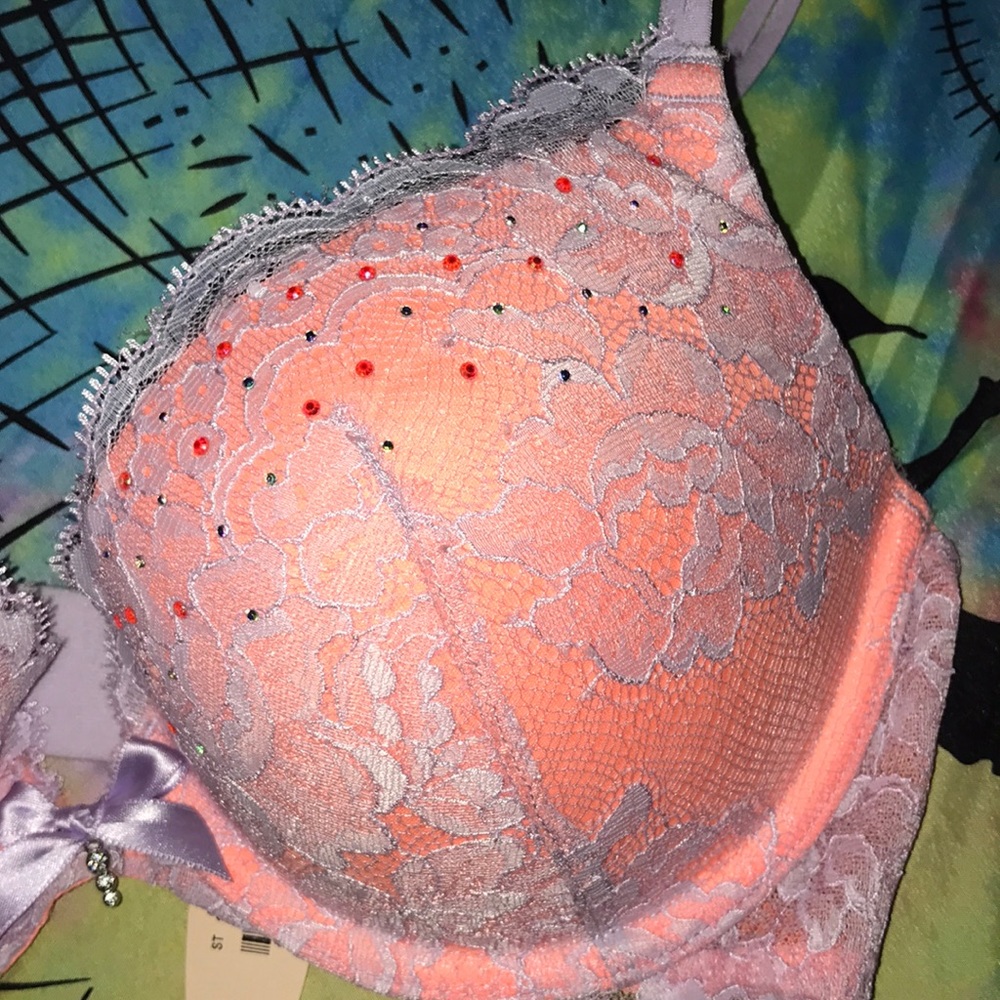 NWT Victoria’s Secret Bra 32D - Picture 2 of 5